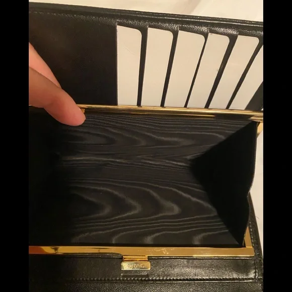 Authentic Chanel semi clutch wallet, authentic - Picture 5 of 16